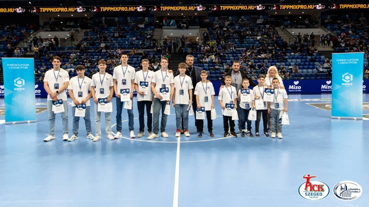 Fiatal kézilabdás tehetségeket díjazott a KÉSZ Csoport
