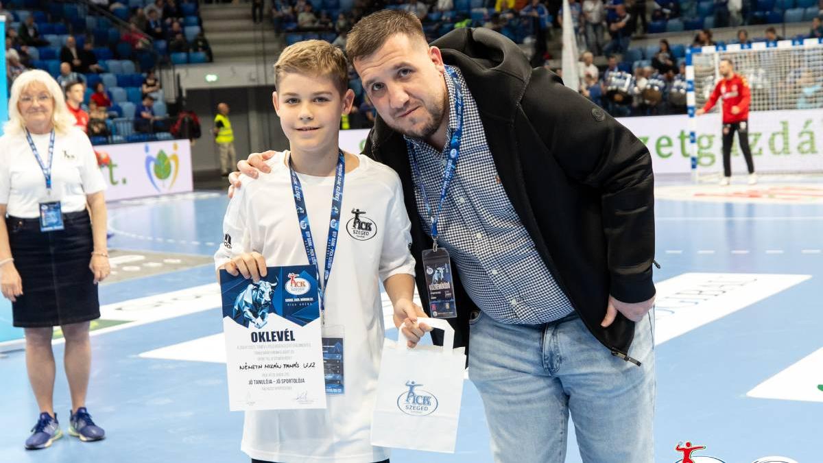 Fiatal kézilabdás tehetségeket díjazott a KÉSZ Csoport