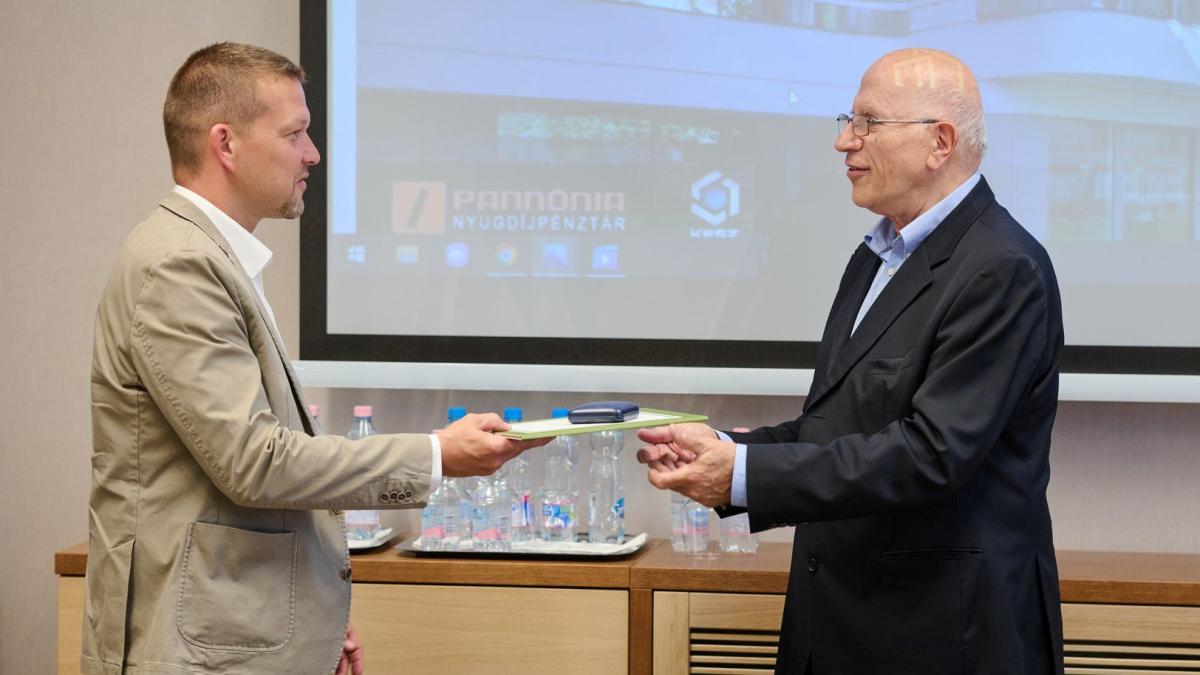 Nívódíj táblát avattunk a Benczúr 11 projektünknél!