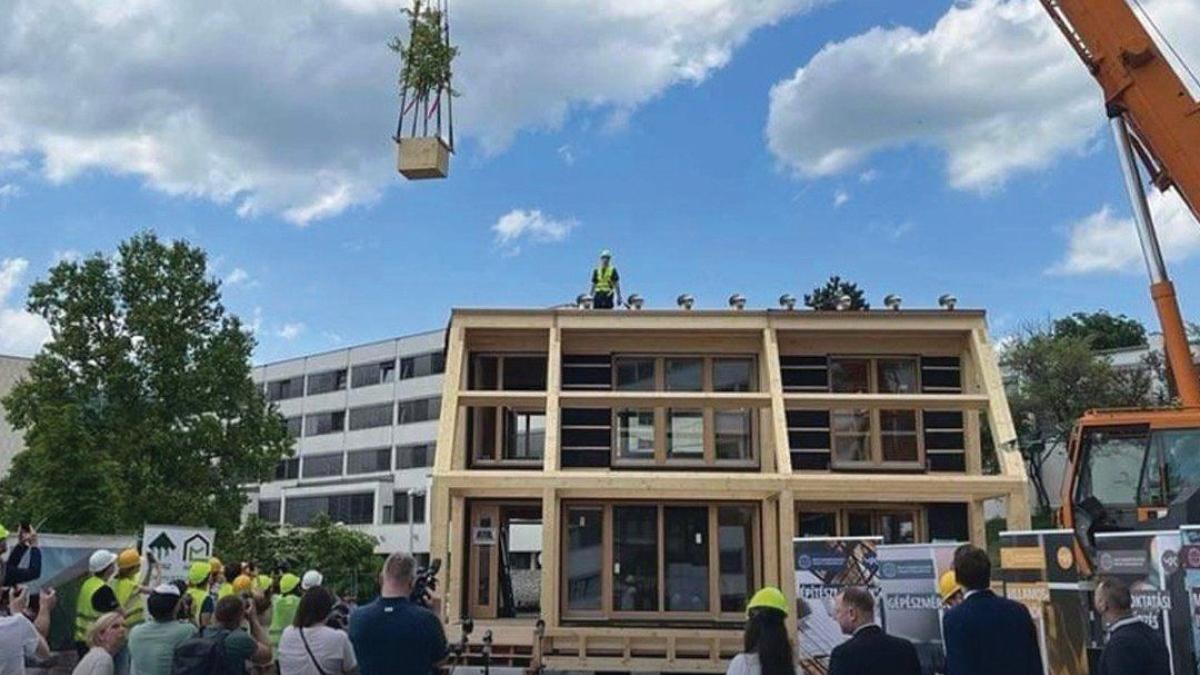 Magyar hallgatói csapat nyert a KÉSZ Metaltech által is támogatott európai házépítő versenyen