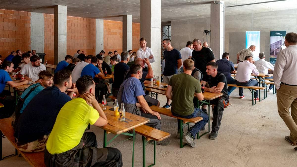 Bokrétaünnepséget tartott a KÉSZ Csoport - Szerkezetkész Szeged legújabb irodaháza, a TILIA