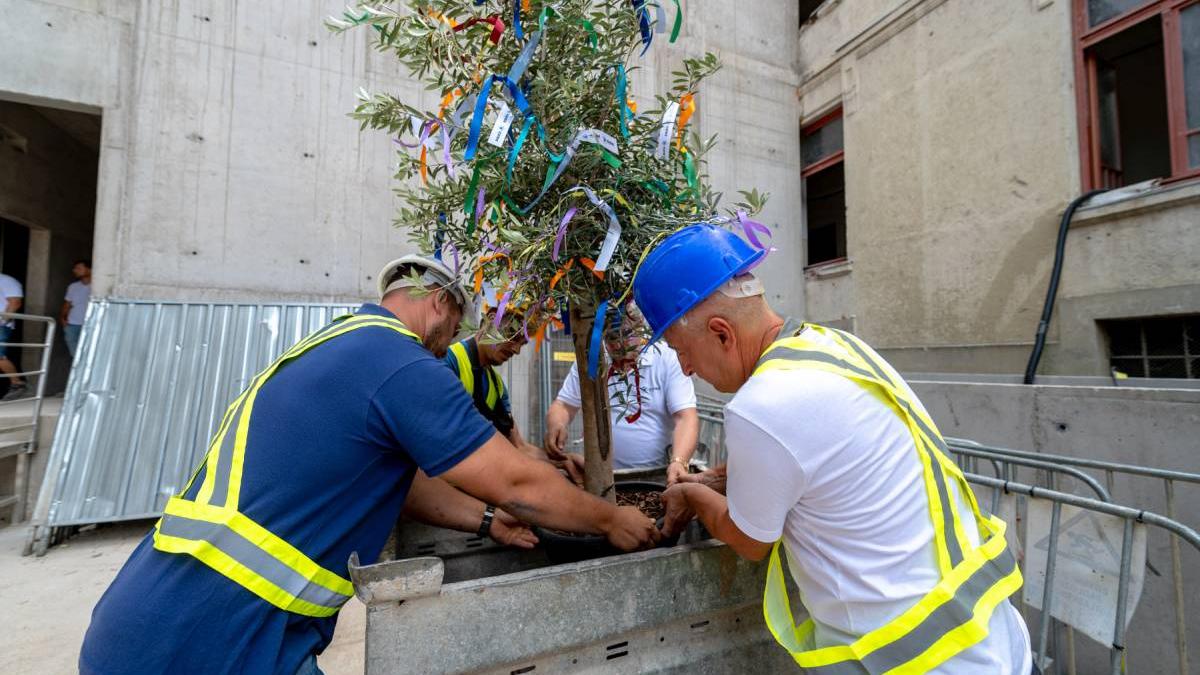 Bokrétaünnepséget tartott a KÉSZ Csoport - Szerkezetkész Szeged legújabb irodaháza, a TILIA