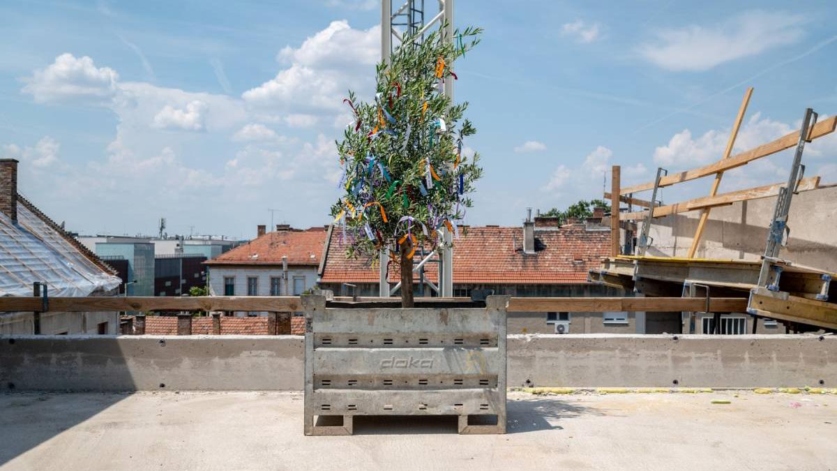 Bokrétaünnepséget tartott a KÉSZ Csoport - Szerkezetkész Szeged legújabb irodaháza, a TILIA