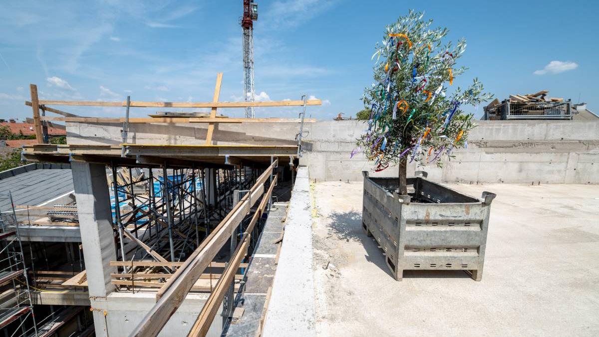 Bokrétaünnepséget tartott a KÉSZ Csoport - Szerkezetkész Szeged legújabb irodaháza, a TILIA