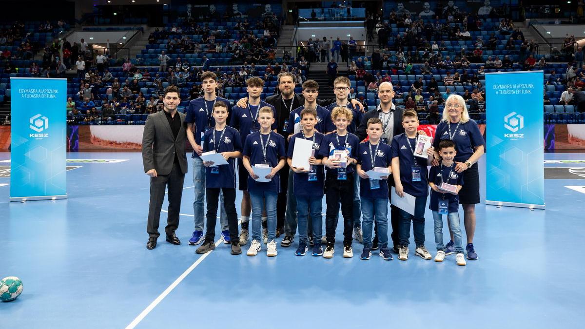 Jó tanuló, jó sportoló diákokat díjazott a KÉSZ Csoport