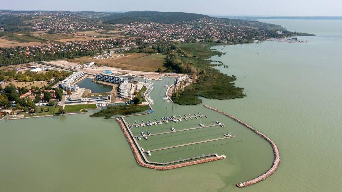 Vízépítés, úszóművek